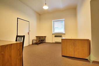 Na predaj 2-izbový byt so samostatným dvorom. - 11