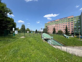 Západ -Terasa - ul. Idánska, 18 m². GARÁŽ.Elektronická brána - 11