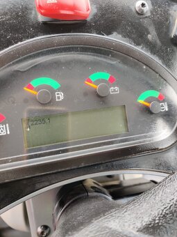 Čelní nakládač CAT 908 MTH - 11