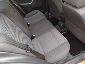 Predám Škoda Octavia 1.6i SR Elegance M5 5d S klímou - 11