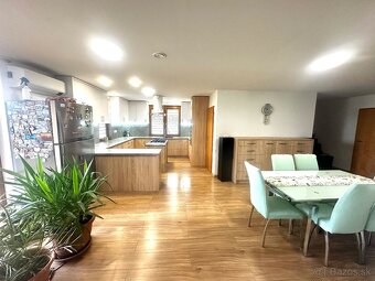 Rodinný dom snov v Košeci – priestranný bungalov s dvojgaráž - 11