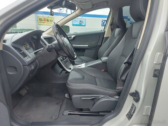 Volvo XC60 D5 AWD Momentum Geartronic - 11