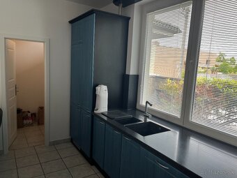 Predám 4izb bungalow,veľká garáz, veľký prestrešený bazén - 11