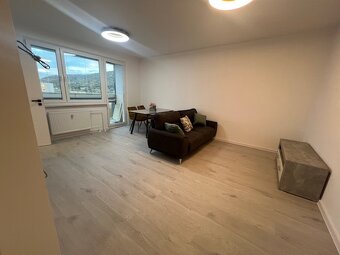 Novo zrekonštr. 2 izb. byt s loggiou, P.Horova - 11