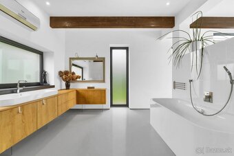 Nadštandardný 4-izbový rodinný dom s bazénom, výhľadom a súk - 11