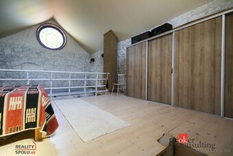 Exkluzívne na predaj: Jedinečný rodinný dom s dušou v obci L - 11