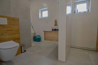 Novostav. rodinný dom s veľkým pozemkom,terasou a zariadením - 11