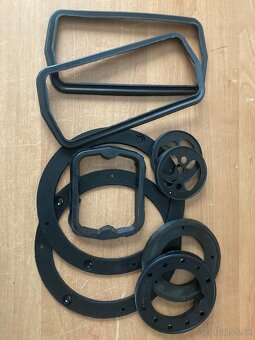 Uaz 469 zadný blatník - opravnú časť predám - 11