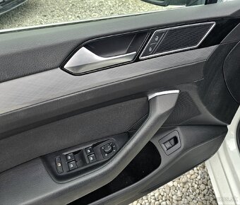 Volkswagen Passat Variant 2.0 TDI Elegance DSG - 11