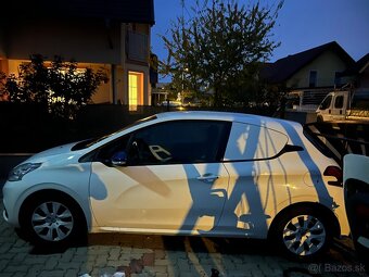 Peugeot 208 | 11/2016 | Benzín | 68 PS / 50 kW | N1 (úžitkov - 11
