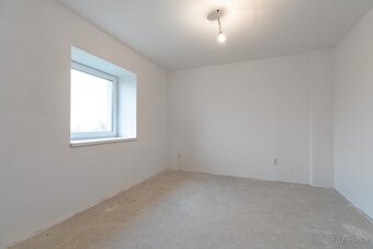 NA PREDAJ JEDNOPODLAŽNÝ 3 IZBOVÝ RODINNÝ DOM SO ZÁHRADOU | K - 11