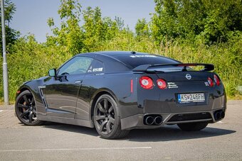 Nissan GT-R 2008 - 11
