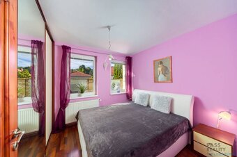 Rodinný dom s podkrovím, 2-garážou, parking, vírivka v srdci - 11