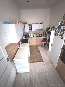 Rodinný dom s garážou -aj na podnikanie - 11