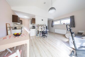 Samostatne stojaci rodinný domček vo Vrakuni v uzavretom kom - 11