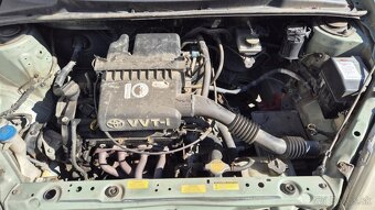 Toyota Yaris 1,0i 50kw kód motora: 1SZ - 11