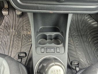 Rozpredám FABIA 2 1.2 htp - 11