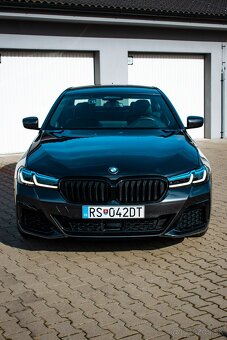BMW 540i xDrive Sedan (G30) – 11/2022 – MAX VÝBAVA – TOP STA - 11