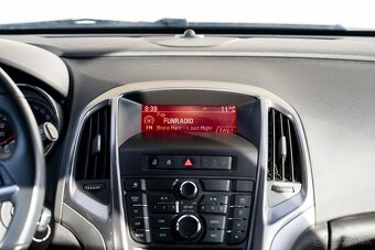 Opel Astra 1.4T 103kw M6, SR - 1.majitel - 11