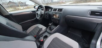 Volkswagen Jetta 2,0 TDI Highline manuál - 11