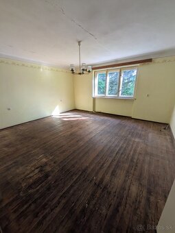 Predaj rodinného domu na polosamote s veľkým pozemkom - 11