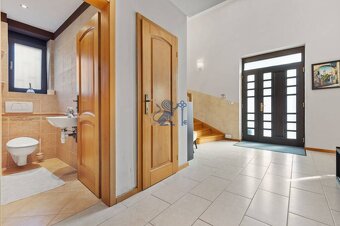 ZNÍŽENÁ CENA 6- izb. RD s bazénom v blízkosti centra BA - 11