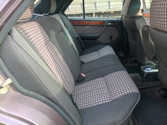 Mercedes E250D 83KW W124 - 11