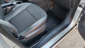 Opel Zafira 1.9 CDTI, 7 miest - 11