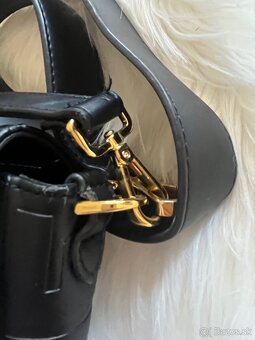 Čierna Fendi kabelka - 11