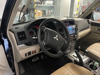 Mitsubishi Pajero 3,2 DiD 7 miestne - 11