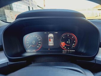 Volvo XC40 2.0d D4 Momentum AWD A/T - 11