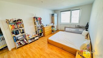 Na predaj veľkometrážny 2-izbový byt 63 m2 s balkónom a špaj - 11