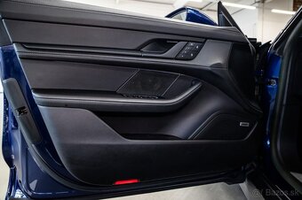 Porsche Taycan - 11