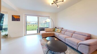 Novozariadený rodinný dom s veľkými spálňami i šatníkom pri  - 11