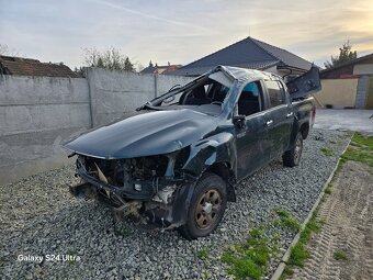Predám havarovanú Toyotu Hilux 2.4D, 110kW - 11