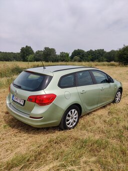 Opel Astra J ST 1,6 benzin (2011) - 11