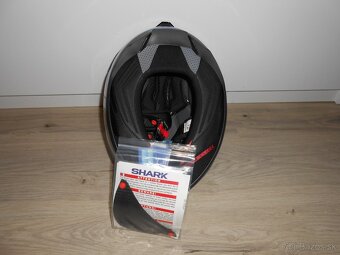 Predam krasnu novu moto prilbu znacky SHARK SPARTAN GT REPLI - 11