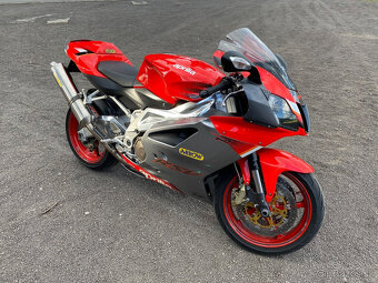 Aprilia RSV 1000 R - 11