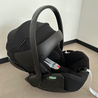 CYBEX Cloud T i-Size Urban Mobility Black - 11