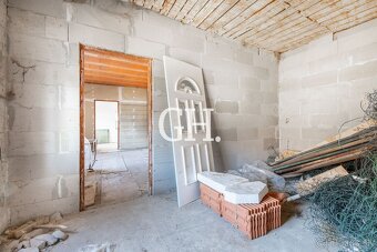 Na predaj rozľahlý rodinný dom s veľkým pozemkom pri hlavnom - 11