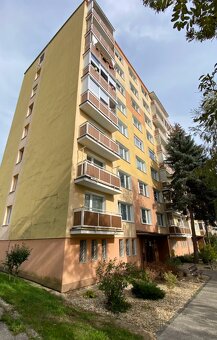 Na predaj veľkometrážny 4-izbový byt s loggiou v Lučenci - 11