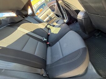 Hyundai i30 1.6 CRDi DOHC 16V Comfort - 11