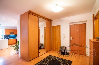 Priestranný 3-izbový byt s dvoma balkónmi v Pezinku, sídlisk - 11