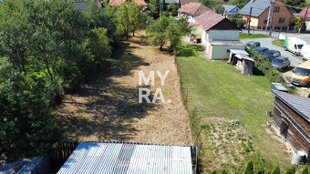 Stavebný pozemok v centre obce Gregorovce. - 11