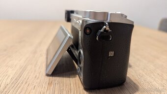 Predam 2x Sony Alpha 6300 + obj. E PZ 16–50 + dummy baterky - 11