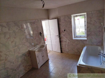 Rekonštruovaný gazdovský dom v pokojnej obci Kleňany v okr - 11