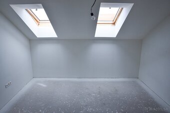 NA PREDAJ: 3-izbový holobyt s výhľadom na Spišský hrad - 11