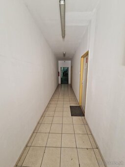 Trnava -ponúkame na predaj skladový / výrobný priestor 900 m - 11