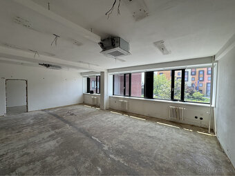 Prenájom samostatného kancelárskeho traktu 243 m² na Vajnors - 11