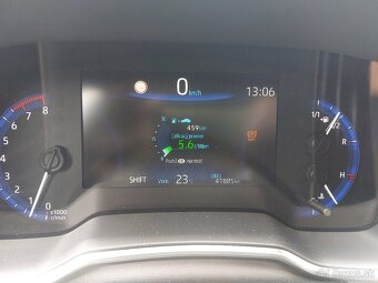 Toyota Corolla 1.6 benzín, 42 000 km, r. 2020 ako nová - 11